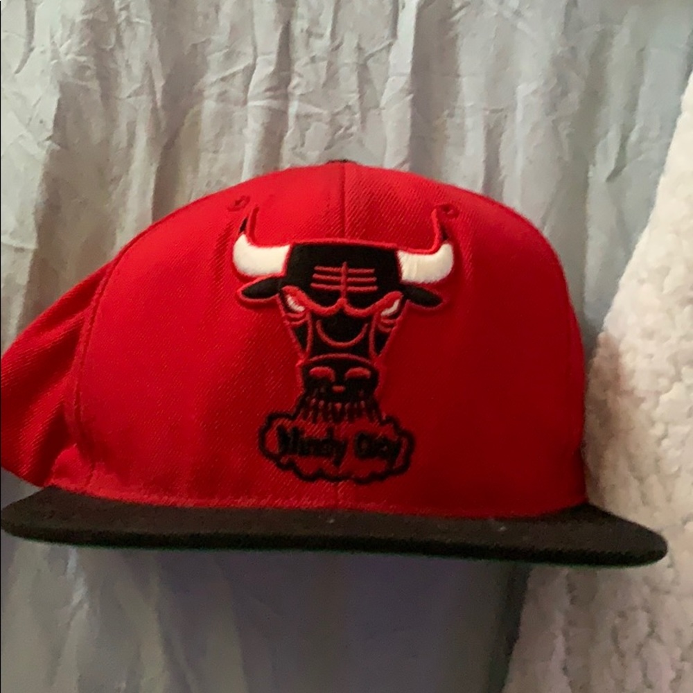 Bulls hat red and black